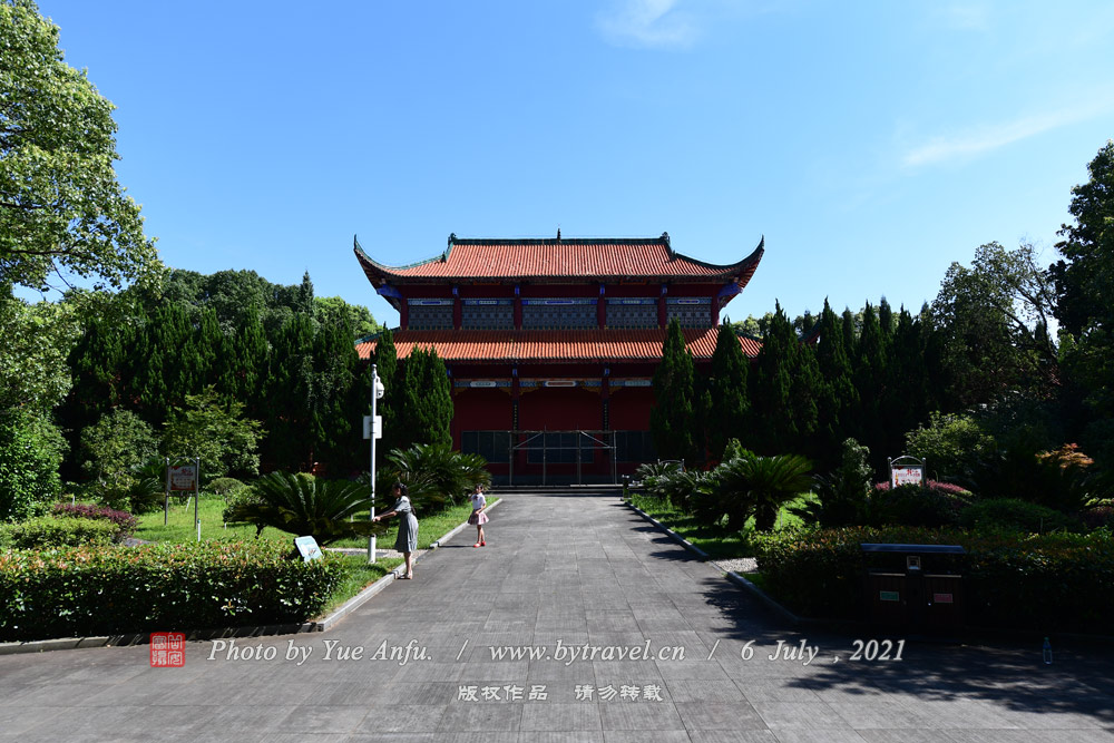 龰