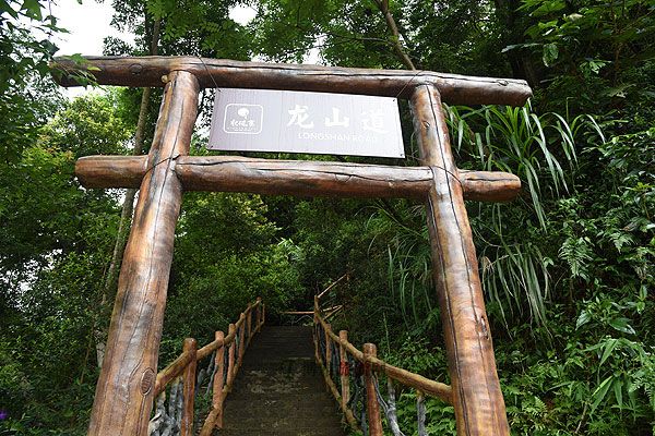 秋枫寨旅游区