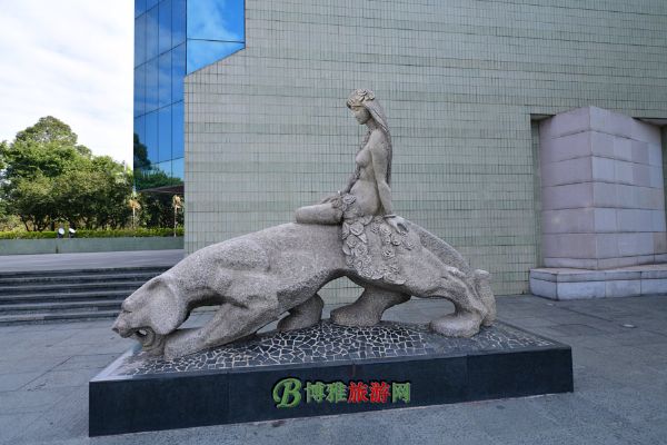 㶫
