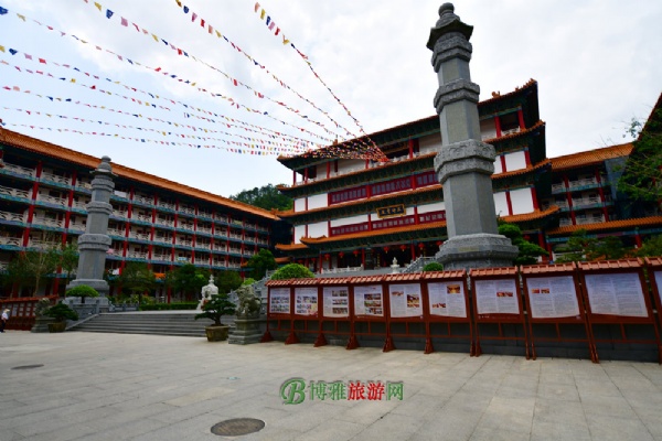 麣