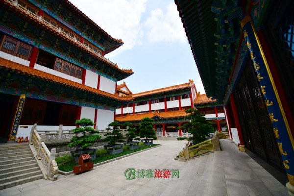 麣