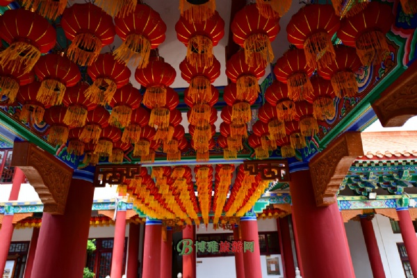 麣