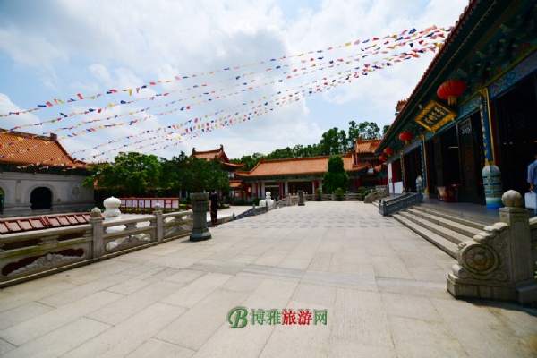麣