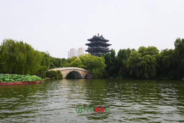 㲨¥λڴˮ֮ϡˮΪ֪ʱ꣨Ԫ1072꣩ǼΨһıţȿբйˮˮֿͨ鮡꣨Ԫ1371꣩޽³ǽʱڱˮϽһߵĳ¥Ȫˮپˮ⣬Ϊ㲨¥