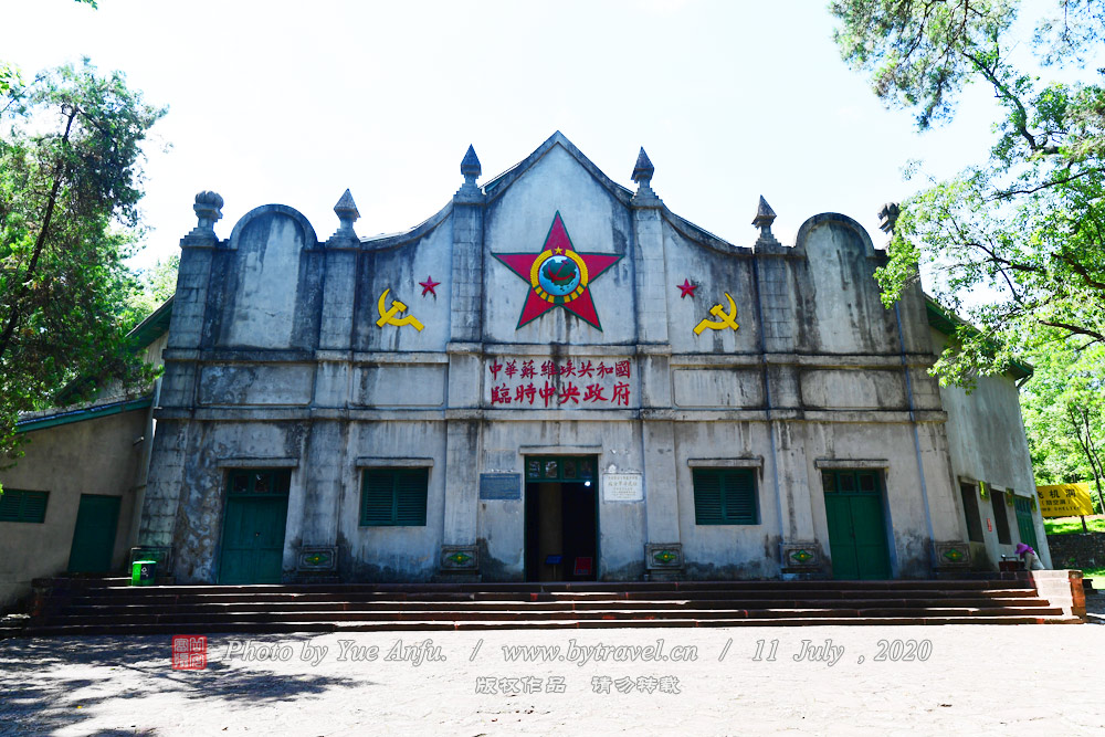 մַ